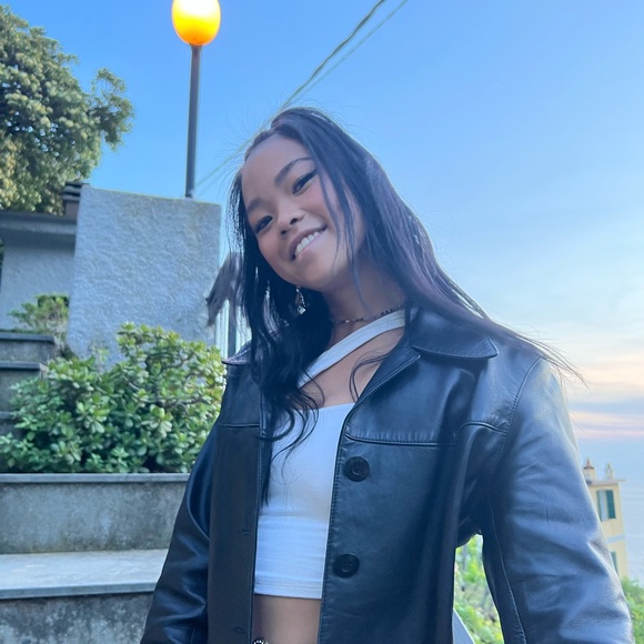 Meet your Posher, Nicole - Picture 1 of 1